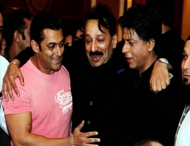 एक बार फिर गले मिले सलमान और शाहरुख