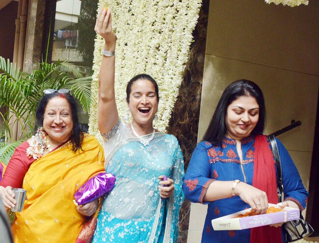 देखें, समीरा रेड्डी की संगीत, शादी और रिसेप्‍शन का पूरा एलबम