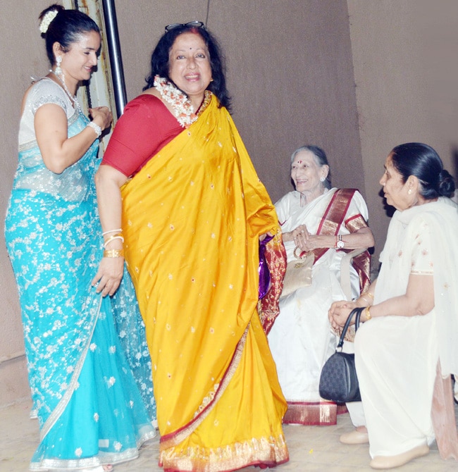 देखें, समीरा रेड्डी की संगीत, शादी और रिसेप्‍शन का पूरा एलबम