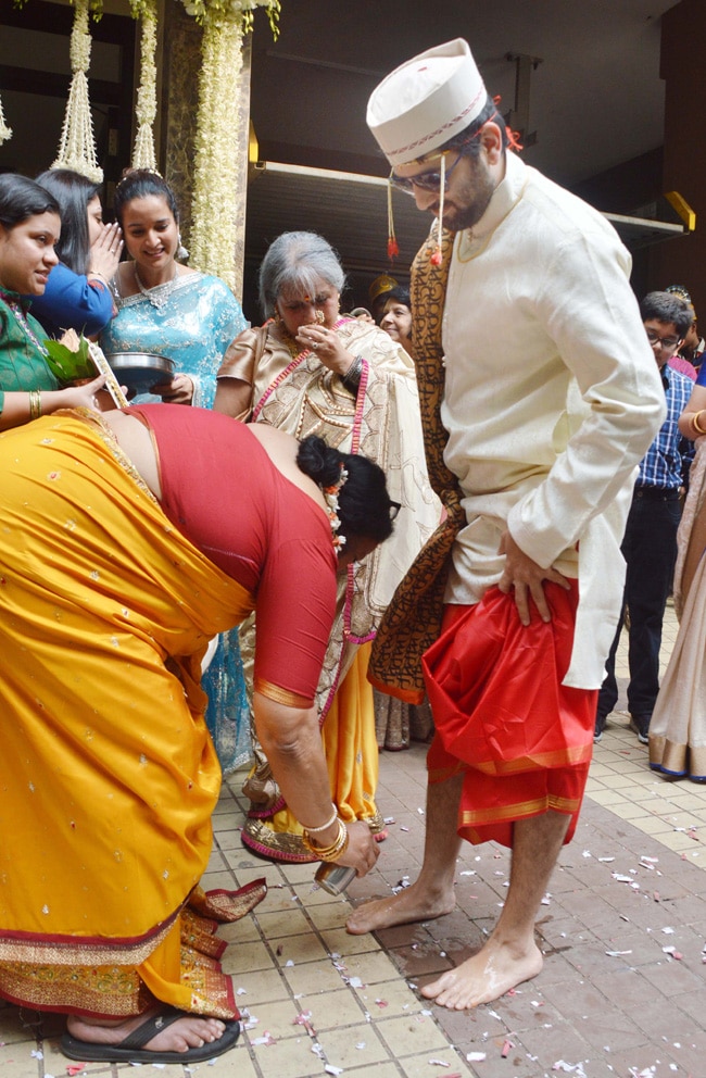 देखें, समीरा रेड्डी की संगीत, शादी और रिसेप्‍शन का पूरा एलबम