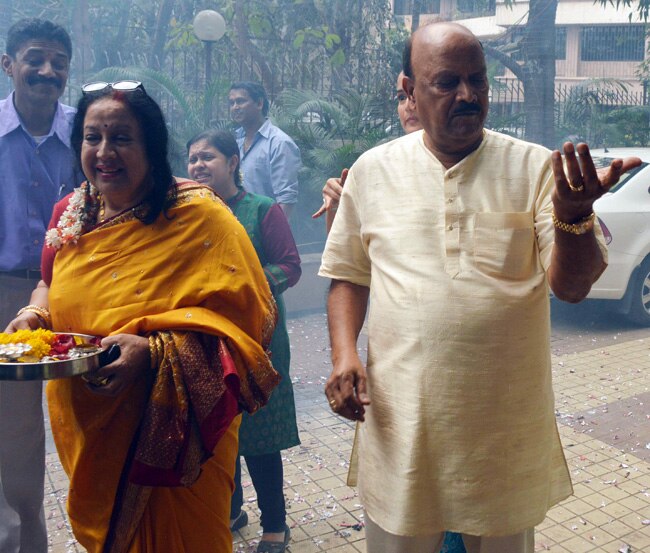 घोड़ी नहीं, बाइक पर चढ़कर आया समीरा रेड्डी का दूल्‍हा