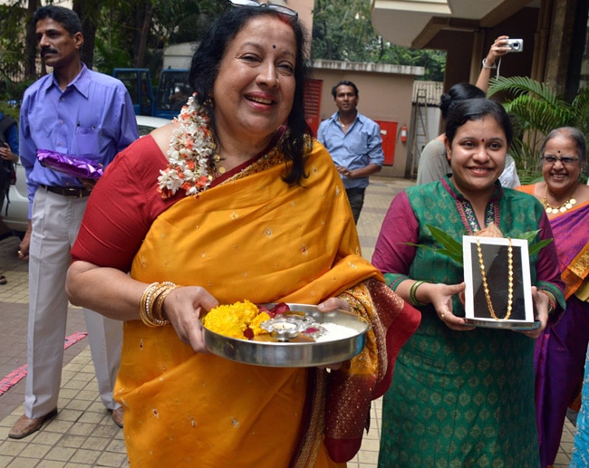 देखें, समीरा रेड्डी की संगीत, शादी और रिसेप्‍शन का पूरा एलबम