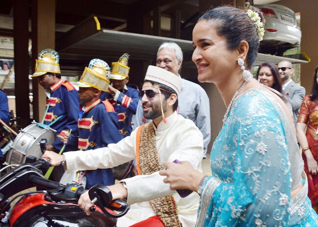 देखें, समीरा रेड्डी की संगीत, शादी और रिसेप्‍शन का पूरा एलबम