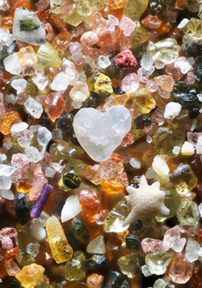 ये रेत के कण हैं या मनमोहक रत्‍नों के ढेर...