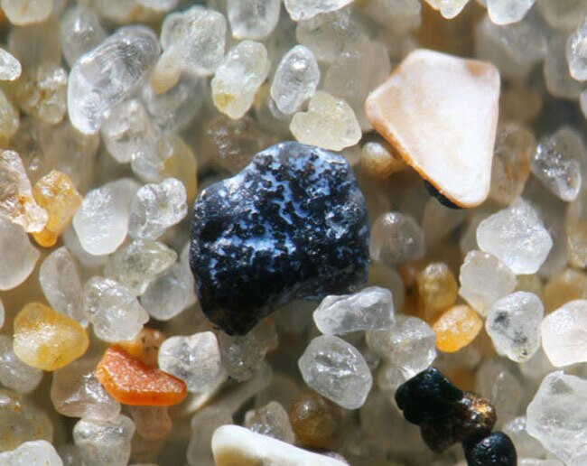 ये रेत के कण हैं या मनमोहक रत्‍नों के ढेर...