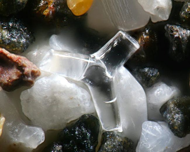 ये रेत के कण हैं या मनमोहक रत्‍नों के ढेर...