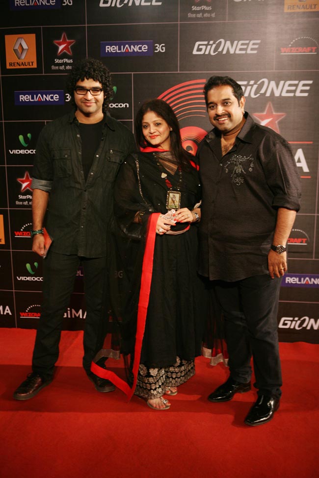 ...जब GiMA अवार्ड में पहुंची सोनाक्षी, सनी और सोफी