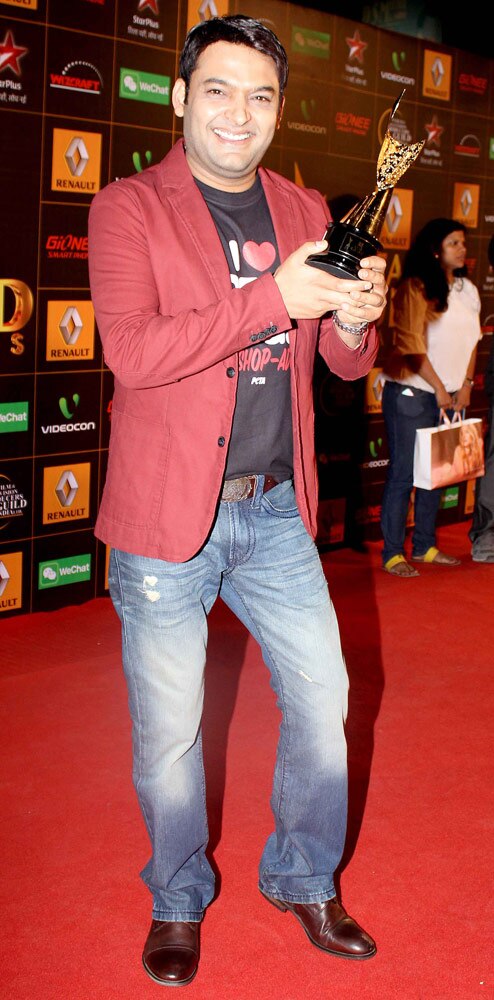 स्‍टार गिल्‍ड अवार्ड 2014 में रेड कार्पेट पर सितारे...