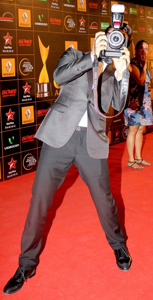 स्‍टार गिल्‍ड अवार्ड 2014 में रेड कार्पेट पर सितारे...