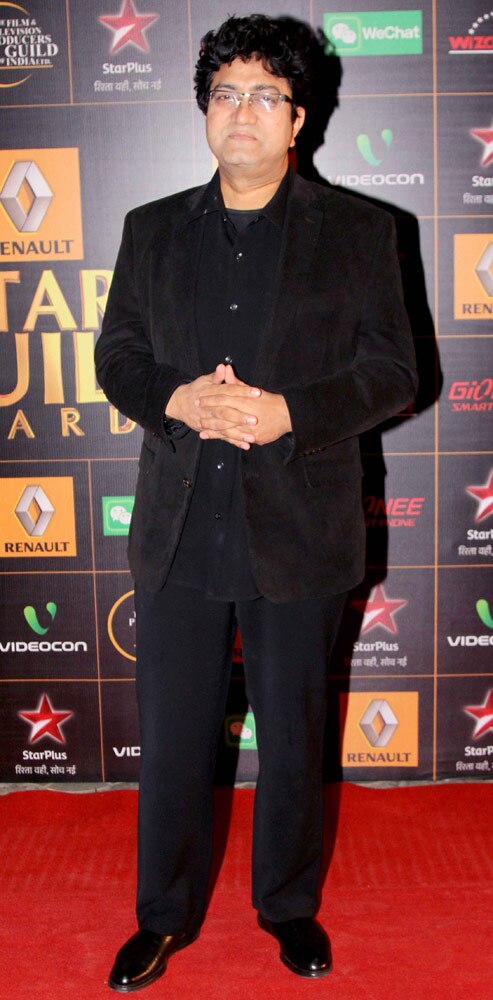 स्‍टार गिल्‍ड अवार्ड 2014 में रेड कार्पेट पर सितारे...