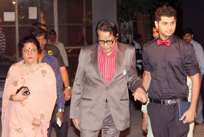 स्‍टार गिल्‍ड अवार्ड 2014 में रेड कार्पेट पर सितारे...