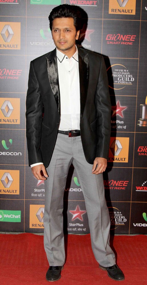 स्‍टार गिल्‍ड अवार्ड 2014 में रेड कार्पेट पर सितारे...