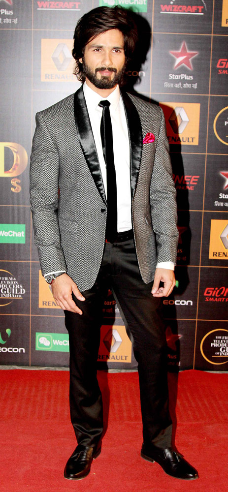 स्‍टार गिल्‍ड अवार्ड 2014 में रेड कार्पेट पर सितारे...