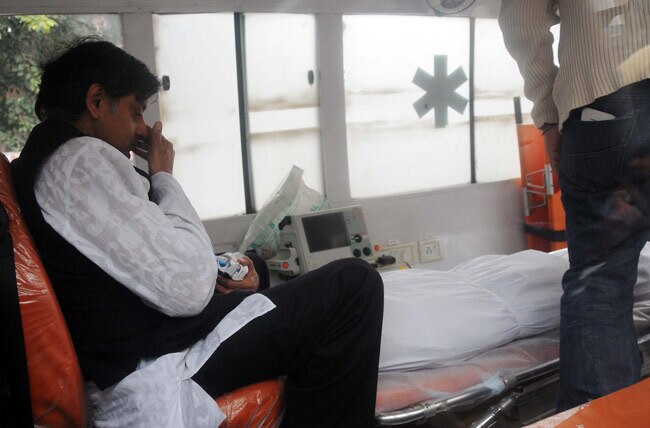 लोधी रोड श्मशान गृह में हुआ सुनंदा पुष्कर का अंतिम संस्‍कार