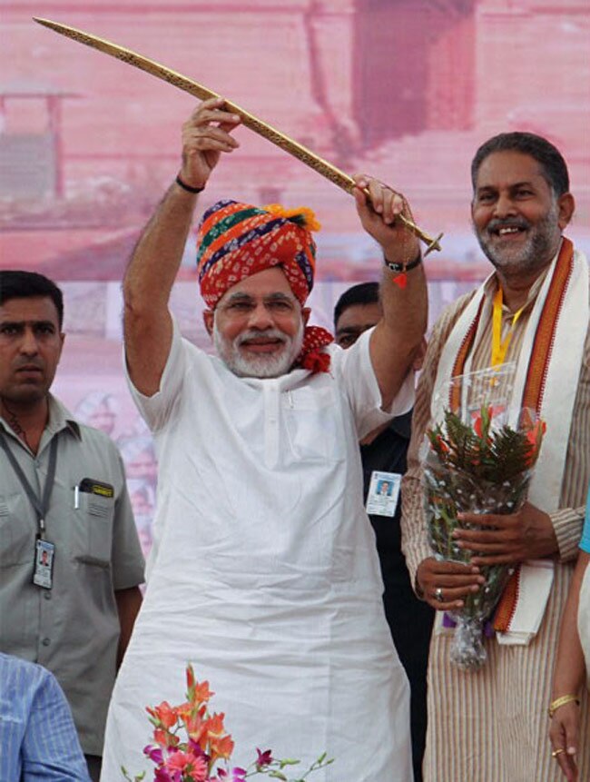 रैली दर रैली बदल रहा है मोदी का रंग-रूप