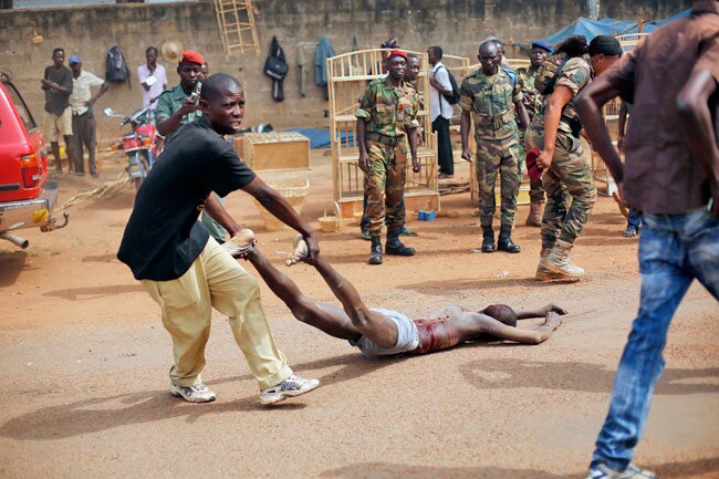 पत्थरों से कुचला, लाशों में घोंपे चाकू: शर्मनाक तस्वीरें