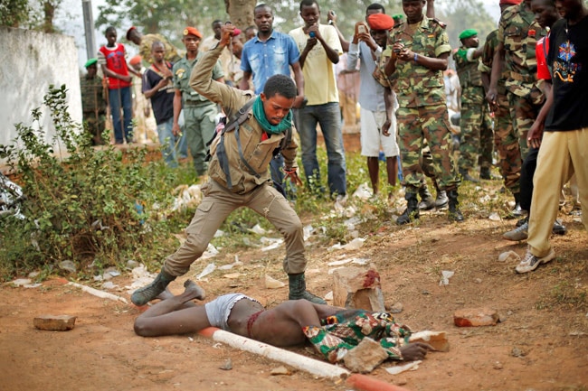 पत्थरों से कुचला, लाशों में घोंपे चाकू: शर्मनाक तस्वीरें