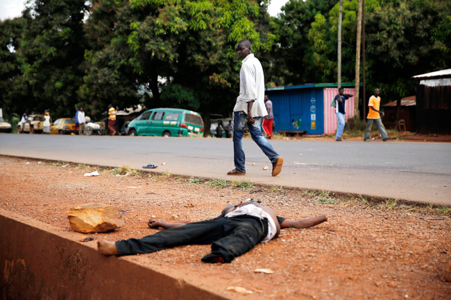 पत्थरों से कुचला, लाशों में घोंपे चाकू: शर्मनाक तस्वीरें