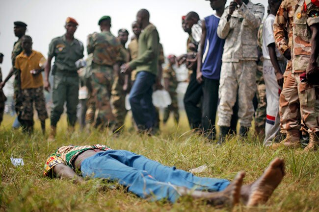 पत्थरों से कुचला, लाशों में घोंपे चाकू: शर्मनाक तस्वीरें