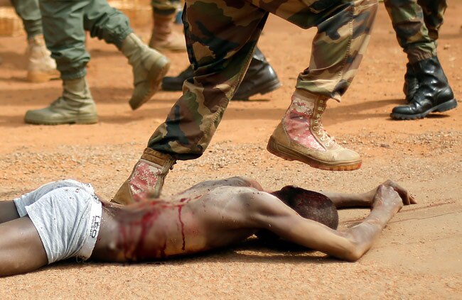 पत्थरों से कुचला, लाशों में घोंपे चाकू: शर्मनाक तस्वीरें