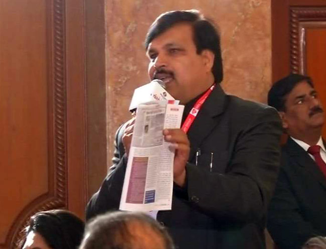 पंचायत आज तक में  राजीव शुक्‍ला और शाहनवाज हुसैन में जुबानी जंग