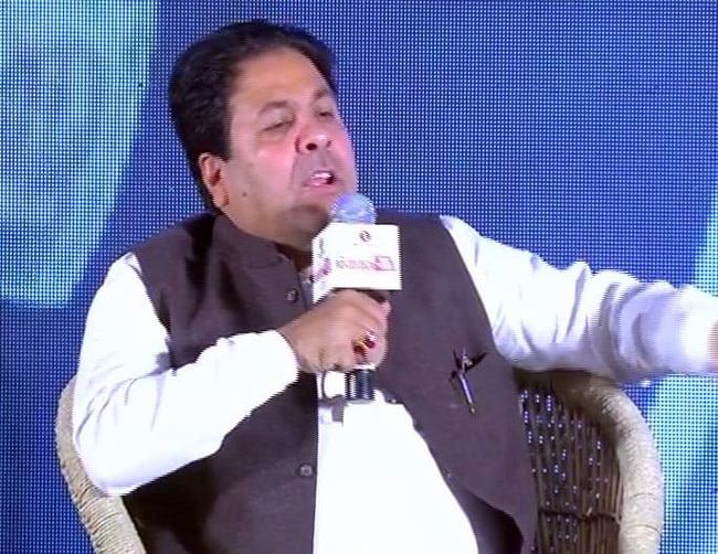 पंचायत आज तक में  राजीव शुक्‍ला और शाहनवाज हुसैन में जुबानी जंग