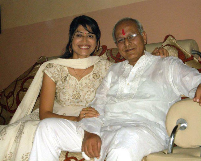 एक्ट्रेस गीतिका त्यागी की अनदेखी तस्वीरें...