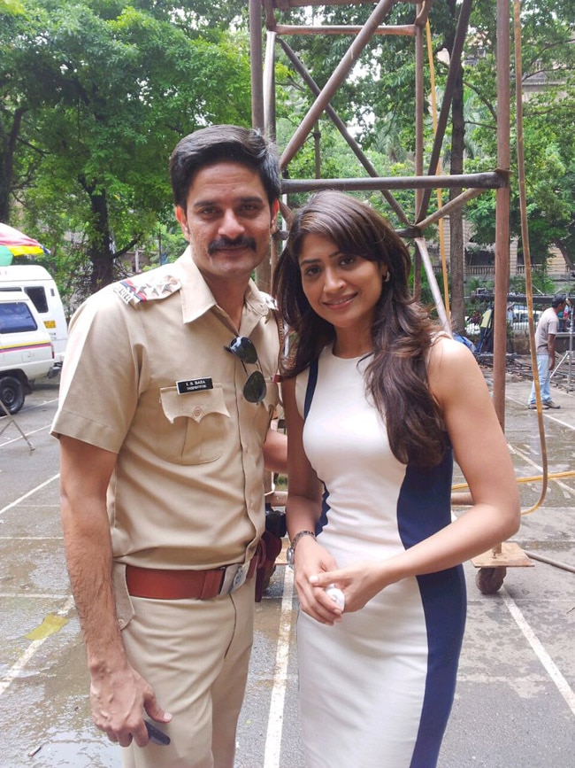 एक्ट्रेस गीतिका त्यागी की अनदेखी तस्वीरें...