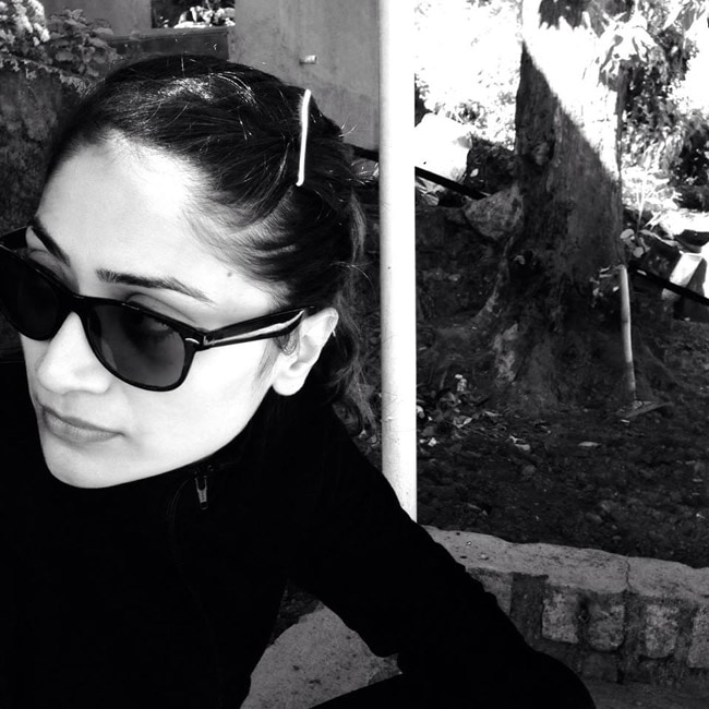 एक्ट्रेस गीतिका त्यागी की अनदेखी तस्वीरें...