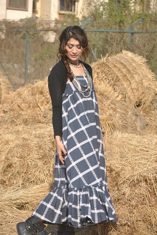 एक्ट्रेस गीतिका त्यागी की अनदेखी तस्वीरें...