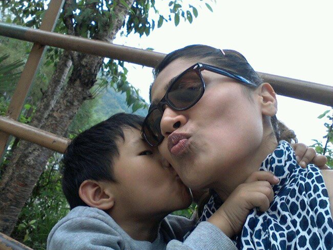 एक्ट्रेस गीतिका त्यागी की अनदेखी तस्वीरें...