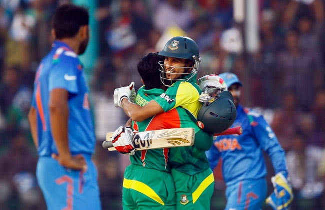 एशिया कपः विराट की सेंचुरी, भारत का विजयी आगाज