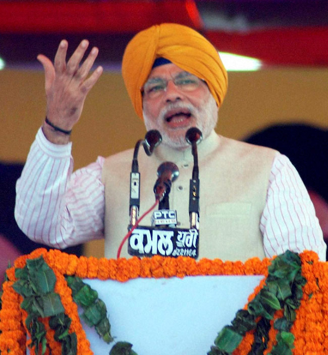 रैली दर रैली बदल रहा है मोदी का रंग-रूप