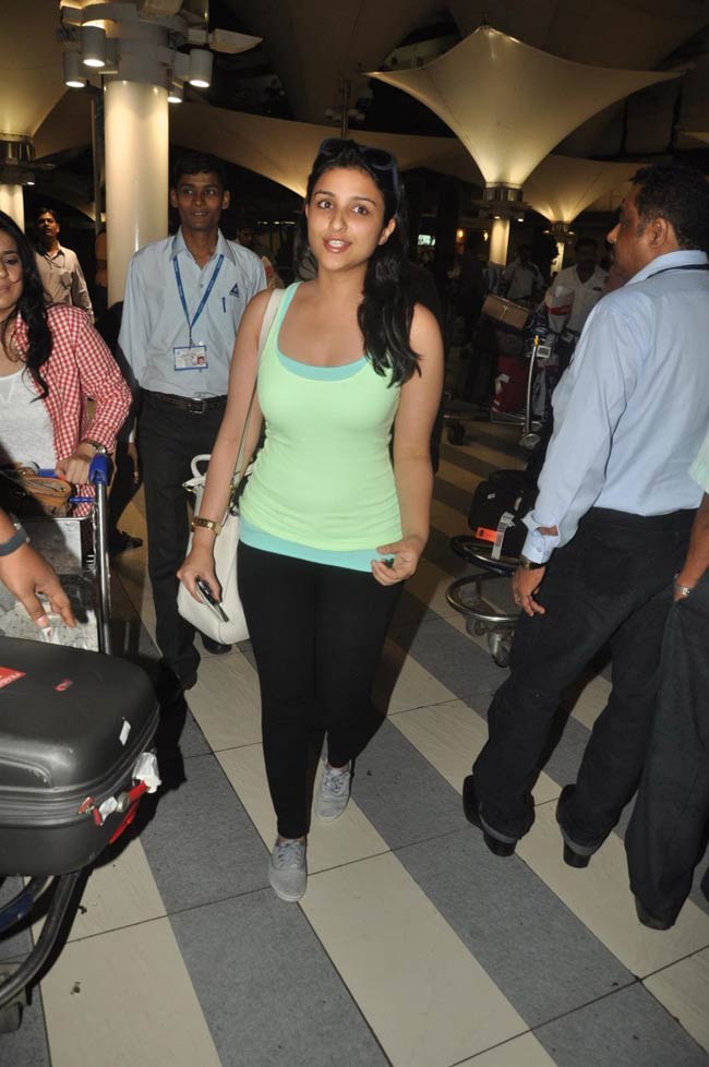 देखिए बिना मेकअप के कैसी दिखती हैं सनी लियोन