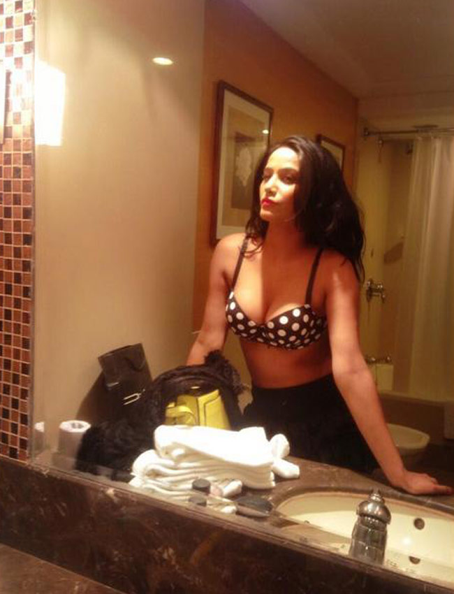 आज पूनम पांडे का जन्मदिन है, आप भी बधाई दें