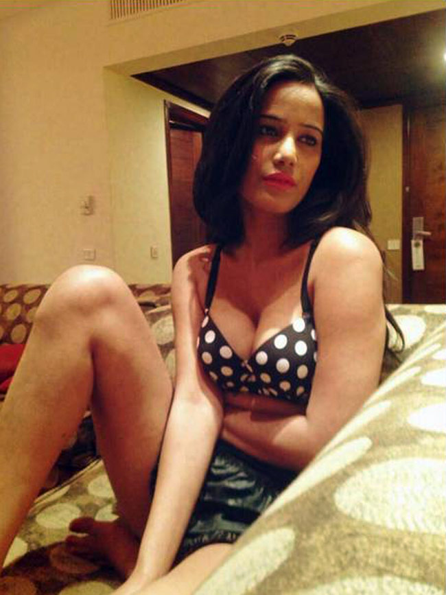 आज पूनम पांडे का जन्मदिन है, आप भी बधाई दें