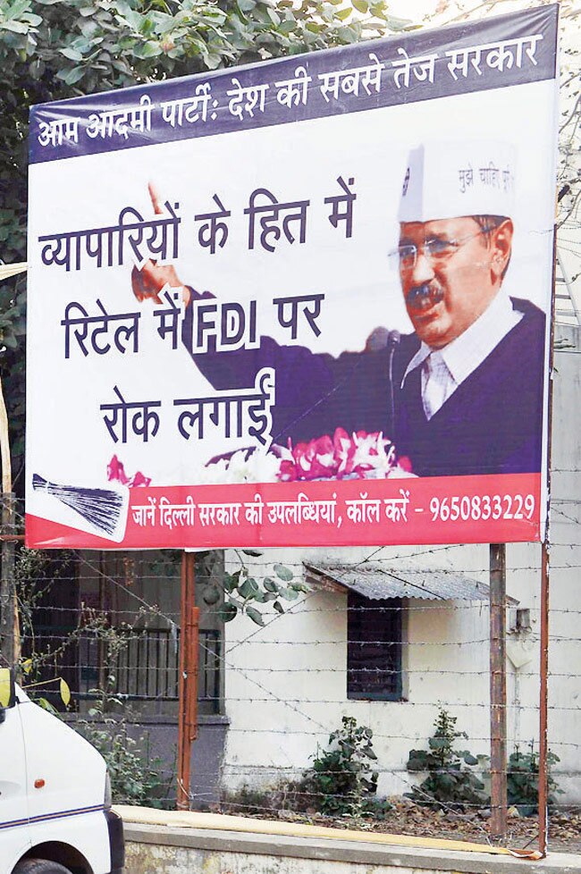 बीजेपी और कांग्रेस के पोस्‍टर वॉर में फंसे केजरीवाल!