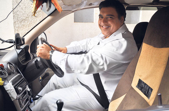 सलमान बने हज्‍जाम, मीका ने बनाई चाय