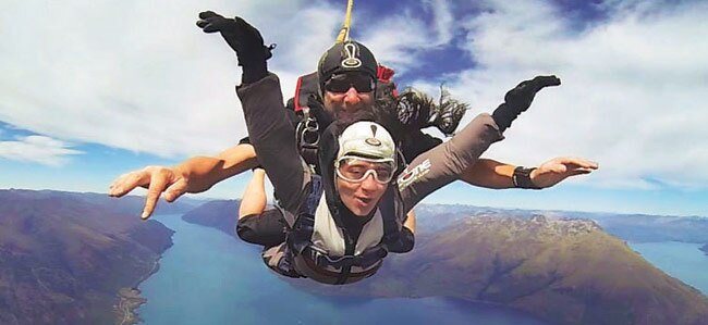 ...जब क्रिकेटरों की पत्नियों ने की स्काईडाइविंग