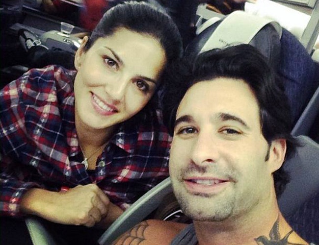 देखिए बिना मेकअप के कैसी दिखती हैं सनी लियोन