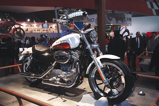 बाइक ऐसी-ऐसी कि निगाहें थम जाएं...