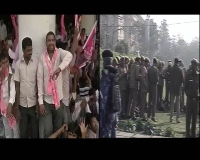 तेलंगाना बिल लोकसभा में पास, कहीं खुशी तो कहीं धरना