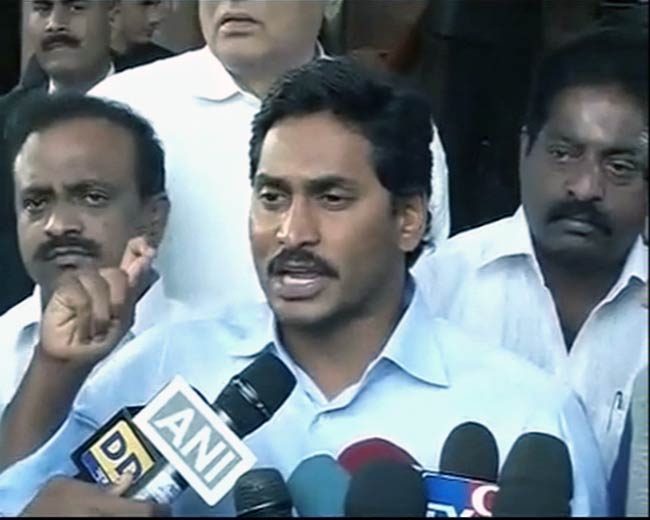 तेलंगाना बिल लोकसभा में पास, कहीं खुशी तो कहीं धरना