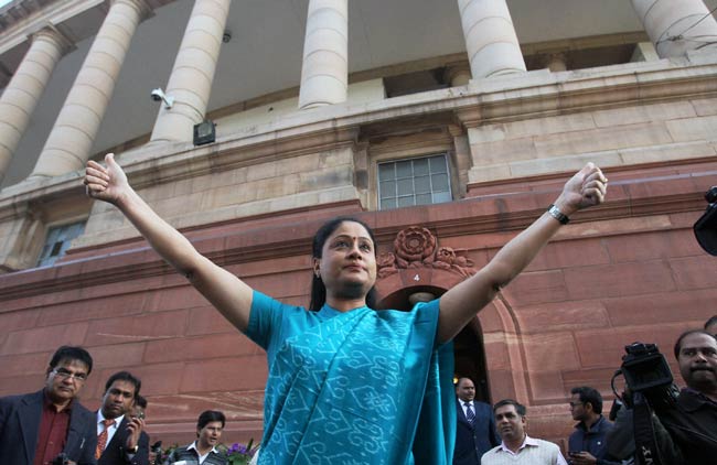 तेलंगाना बिल लोकसभा में पास, कहीं खुशी तो कहीं धरना