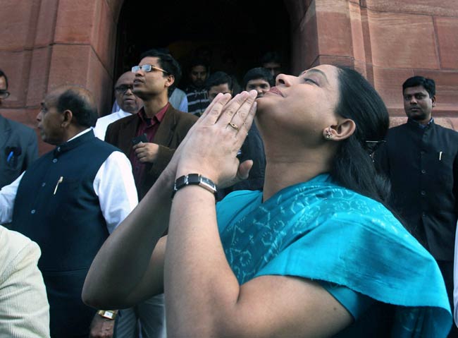 तेलंगाना बिल लोकसभा में पास, कहीं खुशी तो कहीं धरना