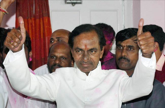 तेलंगाना बिल लोकसभा में पास, कहीं खुशी तो कहीं धरना