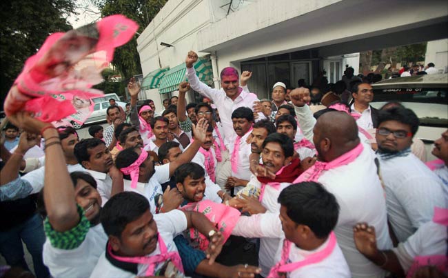 तेलंगाना बिल लोकसभा में पास, कहीं खुशी तो कहीं धरना