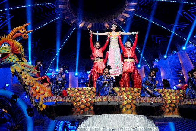 'कॉमेडी क्वीन' भारती ने दीपिका को गोदी में उठाया...