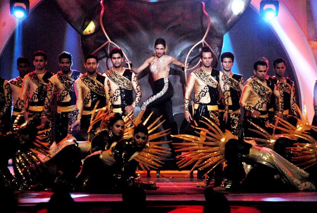 'कॉमेडी क्वीन' भारती ने दीपिका को गोदी में उठाया...