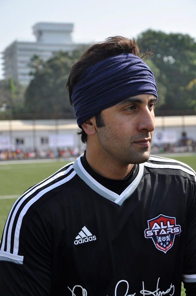 फुटबॉल खेलने पहुंची बॉलीवुड की युवा ब्रिगेड